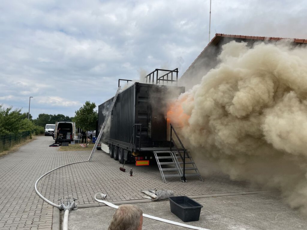 Ausbildungszüge werden für den Einsatz beim VU vorbereitet  Feuerwehr  Römstedt – traditionell. engagiert. freiwillig. brandheiß.